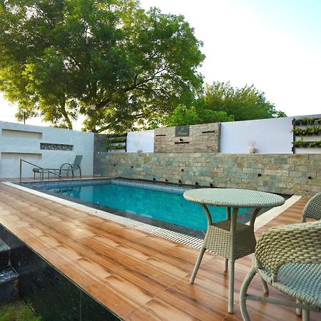 Farm The Retreat - With Private Pool Villa Manesar Exterior photo